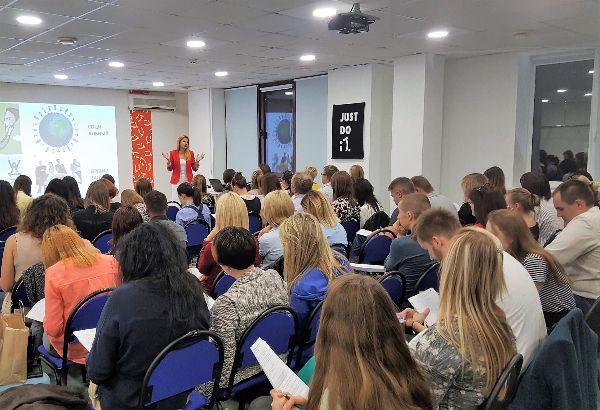 Viktoriia leading a psychology and communication training for a large audience